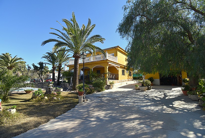 5 bed Villa in Chiva