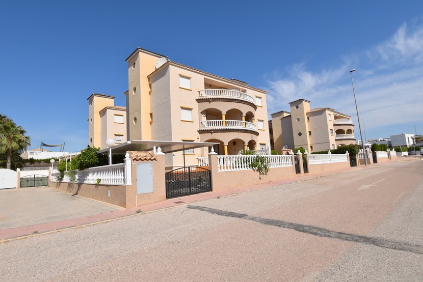 2 bed Apartment in Cabo Roig