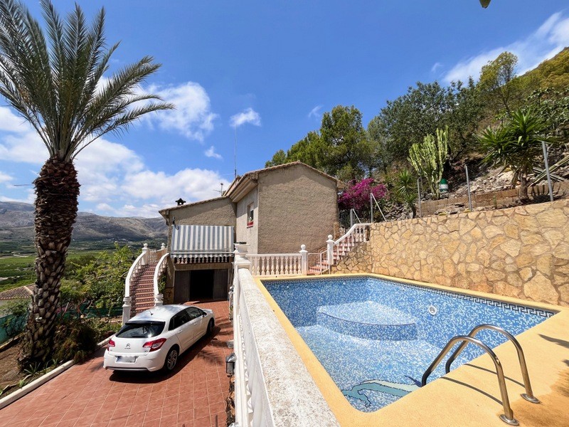 5 bed Villa in Pego