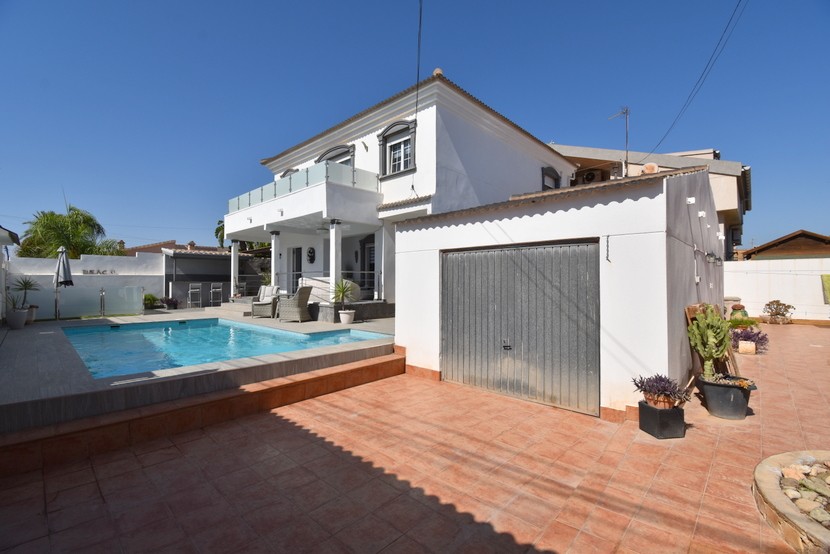 4 bed Villa in Cabo Roig