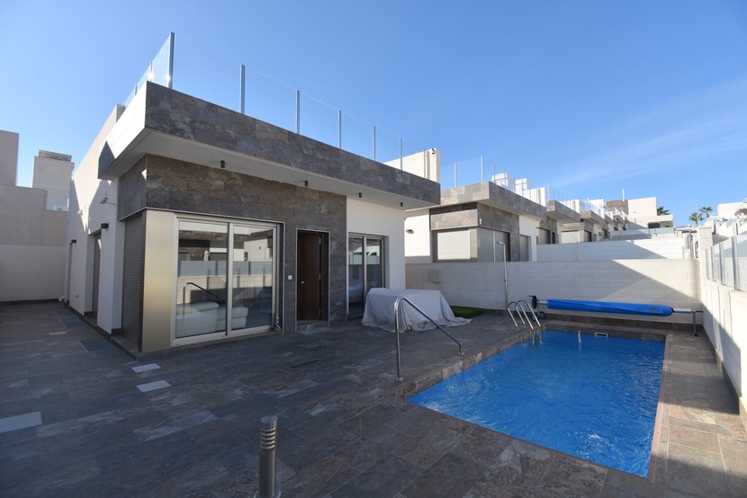5 bed Villa in Villamartin