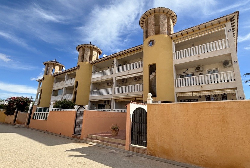 2 bed Apartment in Cabo Roig