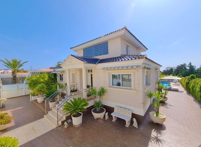 5 habitaciones – Villa – La Mata