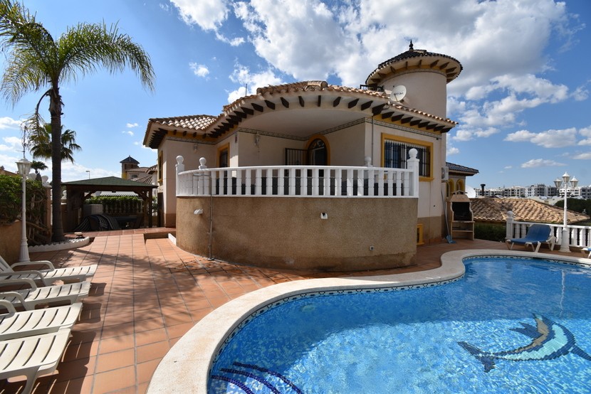 4 habitaciones – Villa – Villamartin