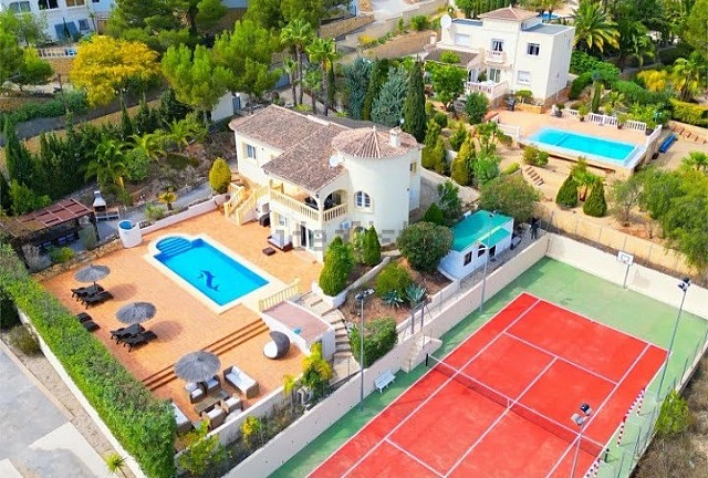 5 bed Villa in Altea