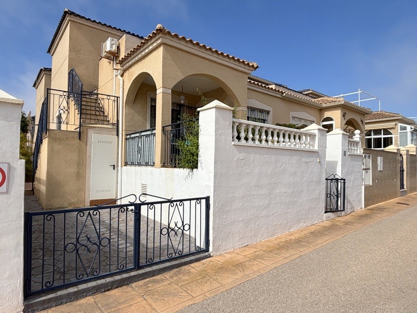 3 bed Townhouse in Los Altos