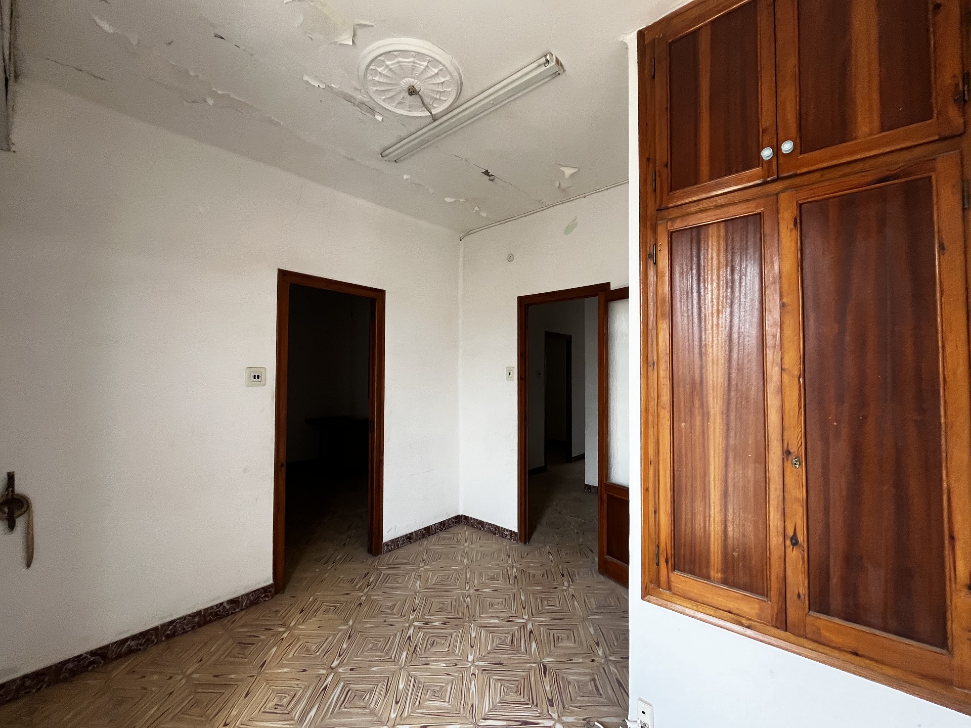 6 bed Townhouse in Rafelbunyol