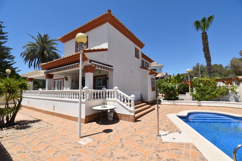 4 bed Villa in Campoamor