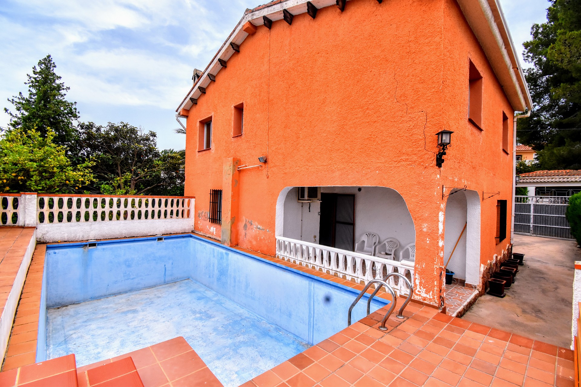 5 bed Villa in Montroy
