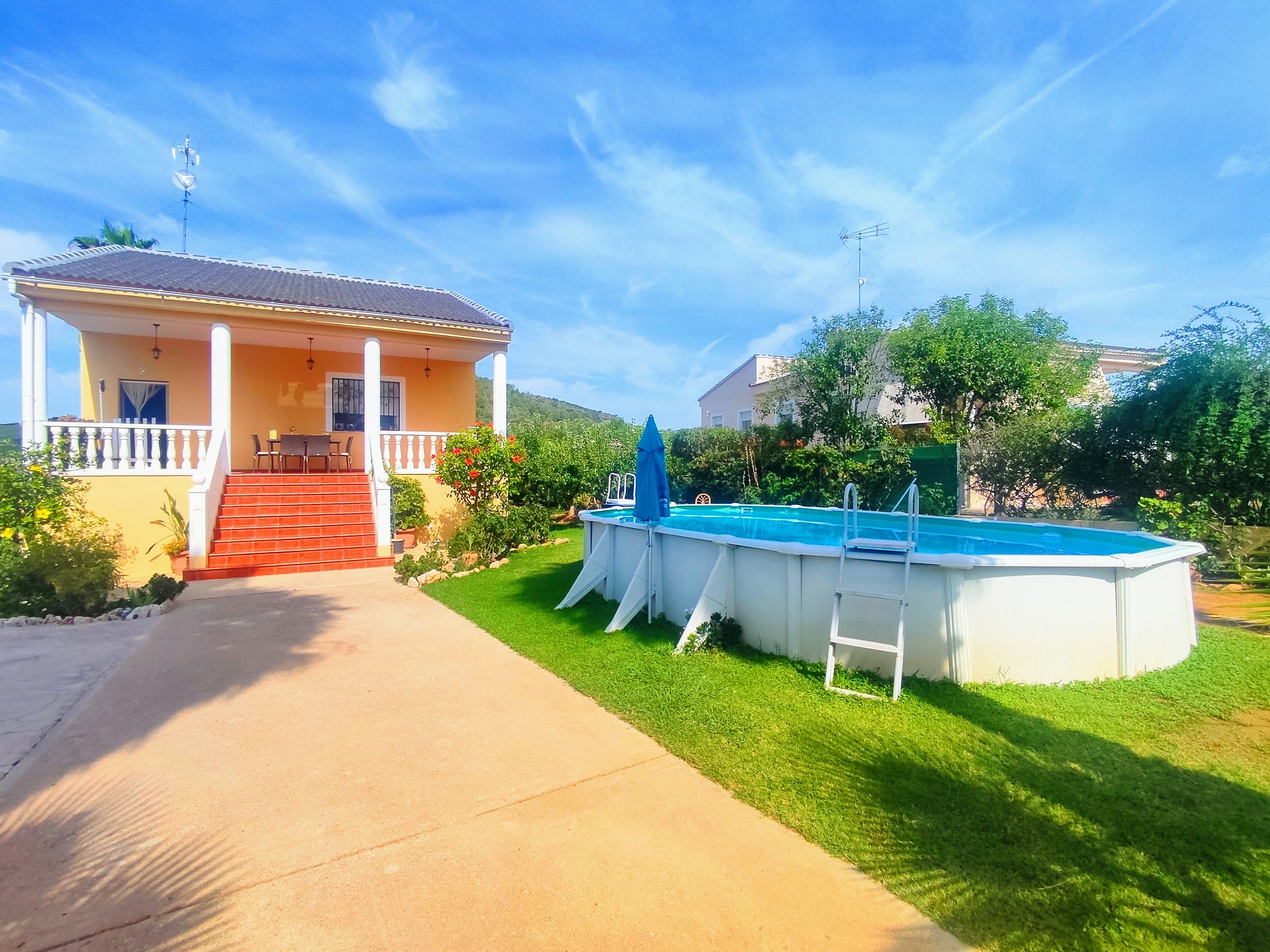 4 bed Villa in Montroy