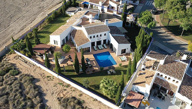 5 bed Villa in El Valle Golf Resort