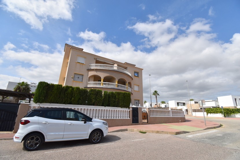 2 bed Apartment in Cabo Roig