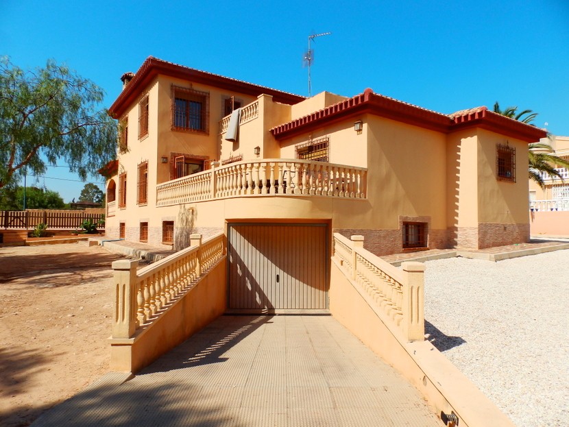 4 bed Villa in Pinar de Campoverde