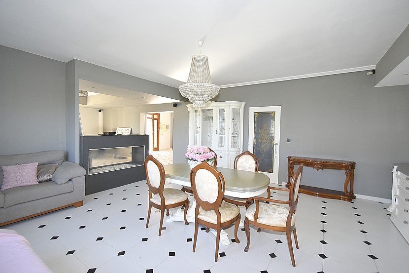 9 Bedroom Villa in Gandia