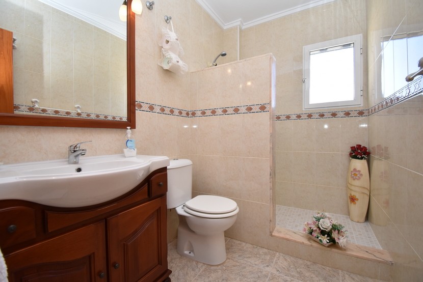 Villa mit 4 Schlafzimmern in San Miguel de Salinas