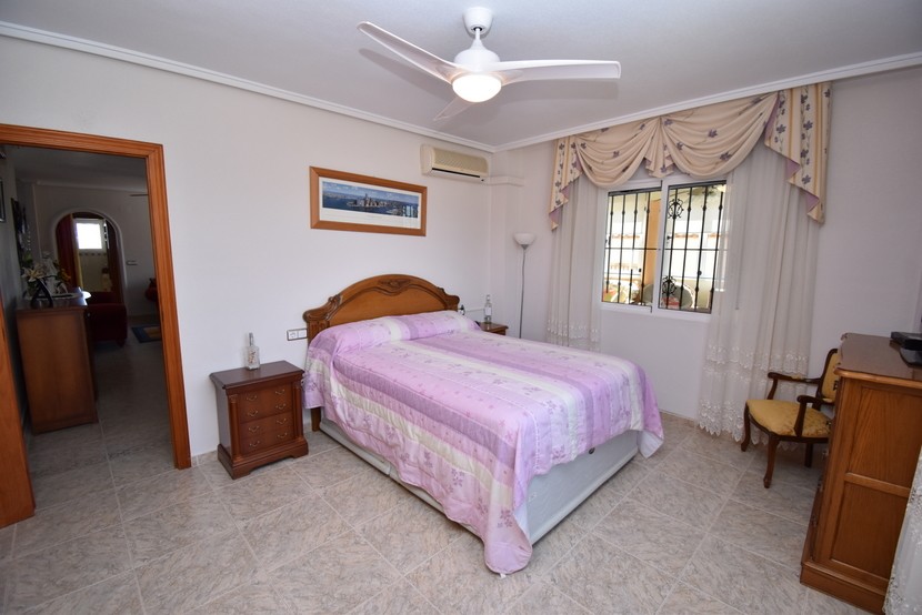 Villa mit 4 Schlafzimmern in San Miguel de Salinas