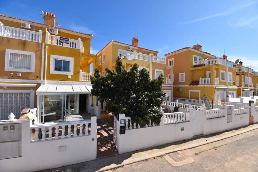 Stadthaus mit 3 Schlafzimmern in La Zenia