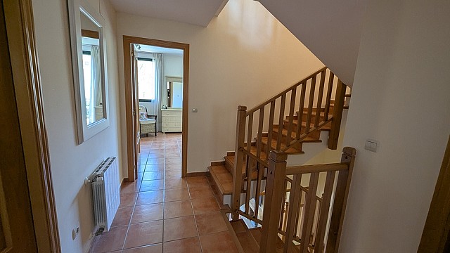 Dom z 4 sypialniami w Javea