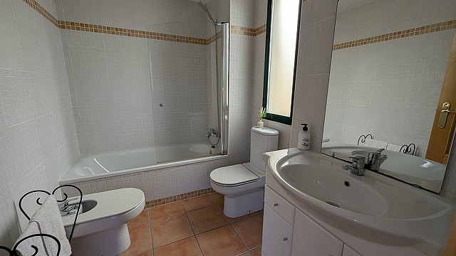 Dom z 4 sypialniami w Javea