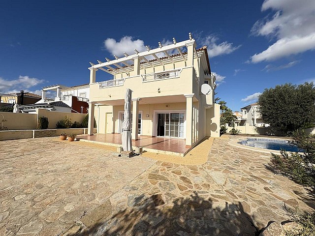 3 Bedroom Villa in Altaona Golf