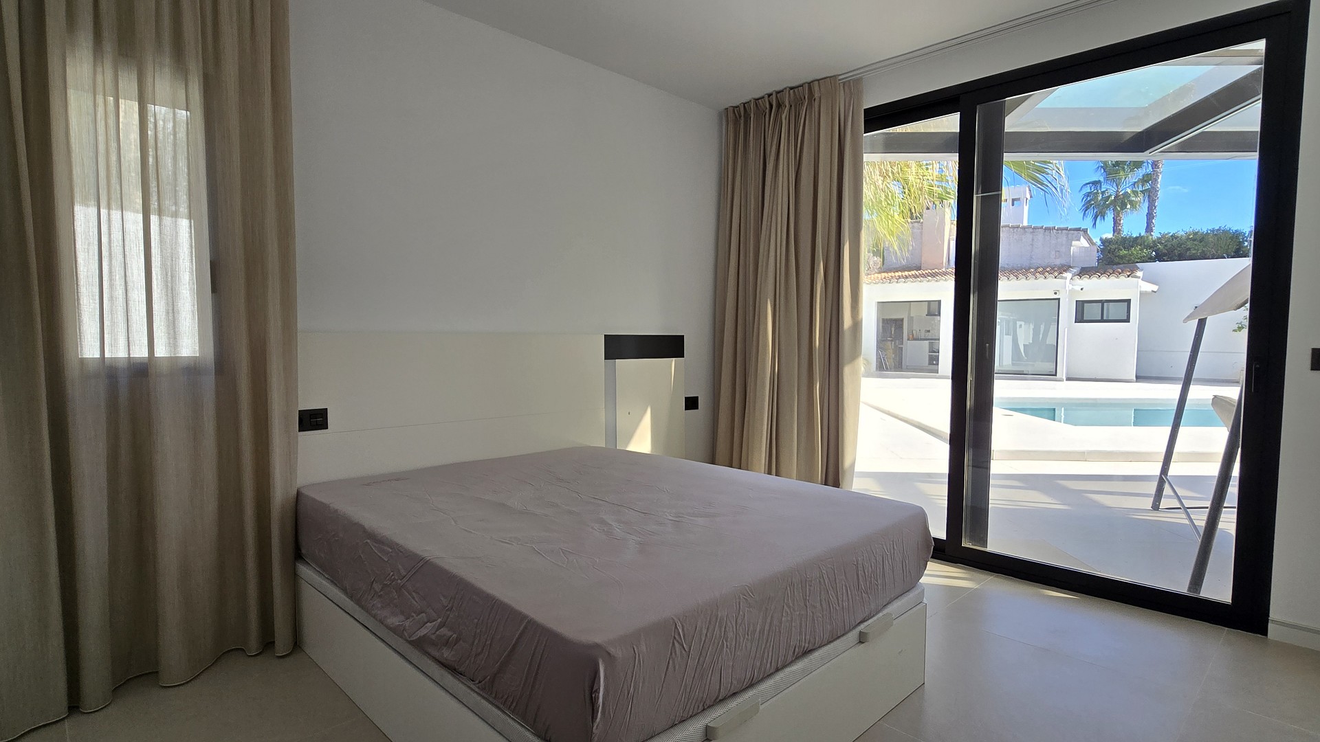 Villa mit 4 Schlafzimmern in La Eliana