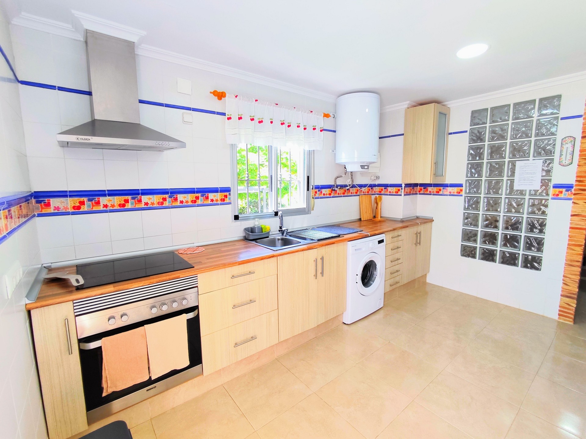 6 Bedroom Villa in Turis