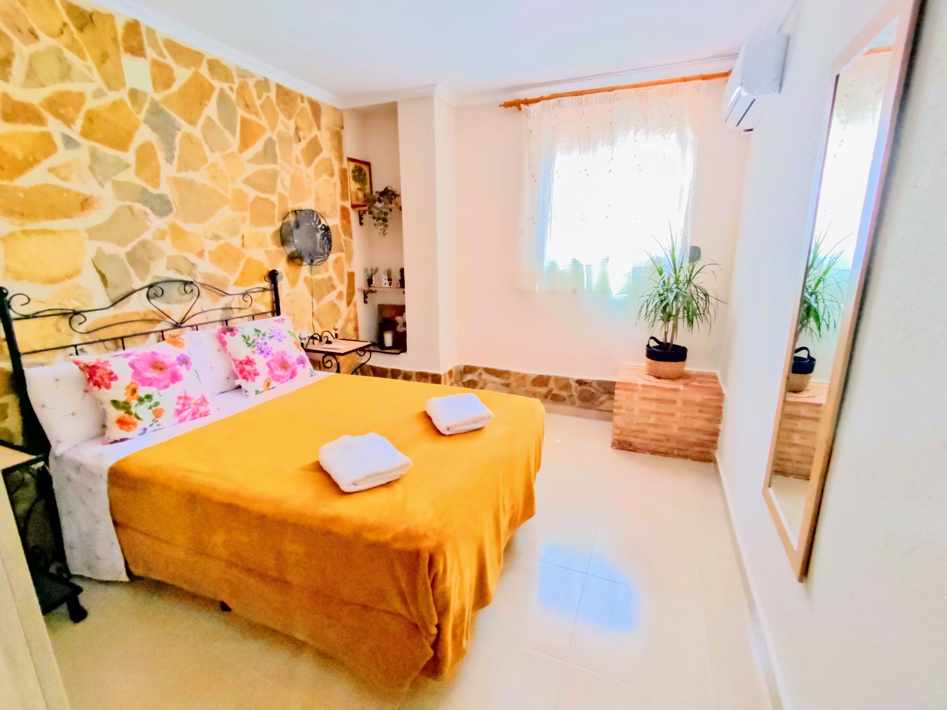 6 Bedroom Villa in Turis