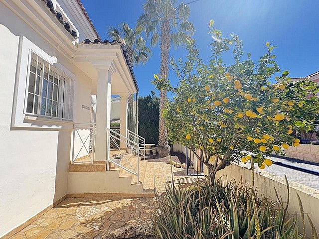 2 Bedroom Villa in Altaona Golf