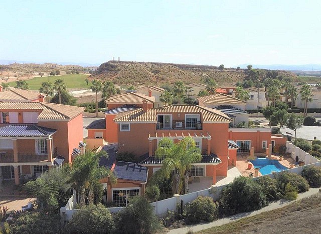 5 Bedroom Villa in Altaona Golf