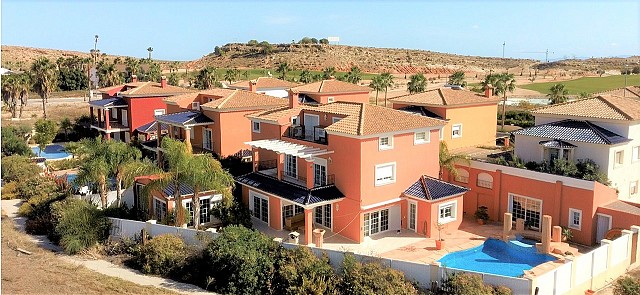 5 Bedroom Villa in Altaona Golf