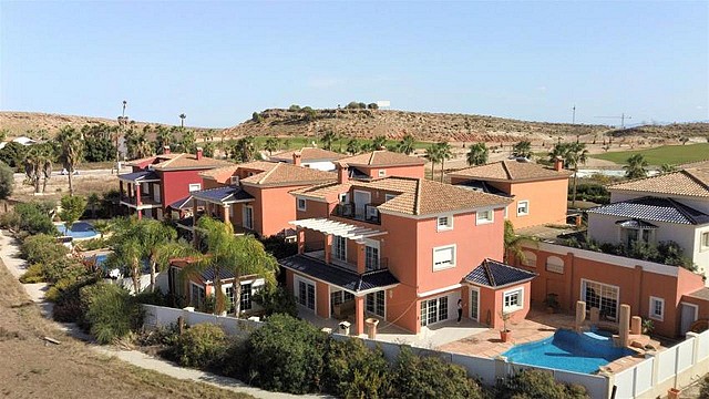 5 Bedroom Villa in Altaona Golf
