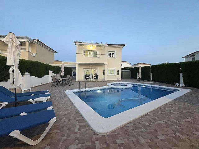 Villa mit 2 Schlafzimmern in Altaona Golf