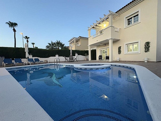 Villa mit 2 Schlafzimmern in Altaona Golf