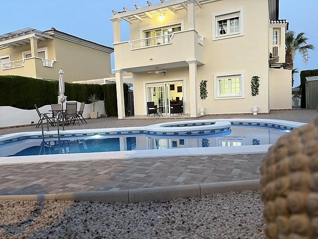 Villa mit 2 Schlafzimmern in Altaona Golf