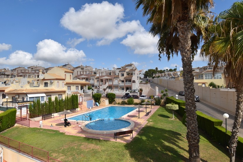 Stadthaus mit 2 Schlafzimmern in Villamartin