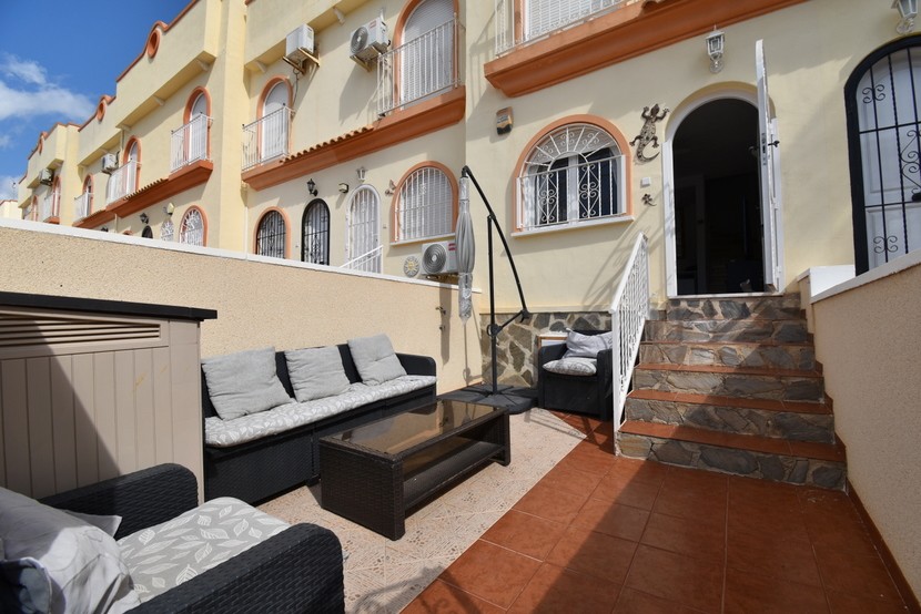 Stadthaus mit 2 Schlafzimmern in Villamartin