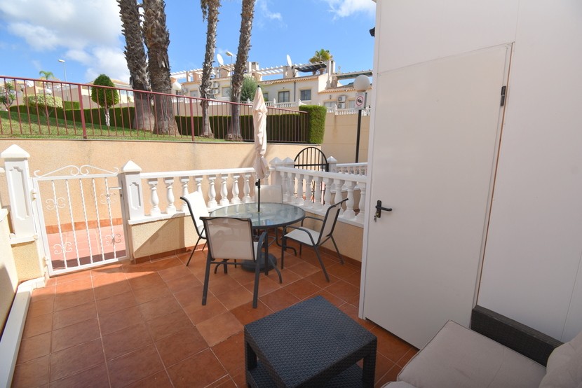 Stadthaus mit 2 Schlafzimmern in Villamartin