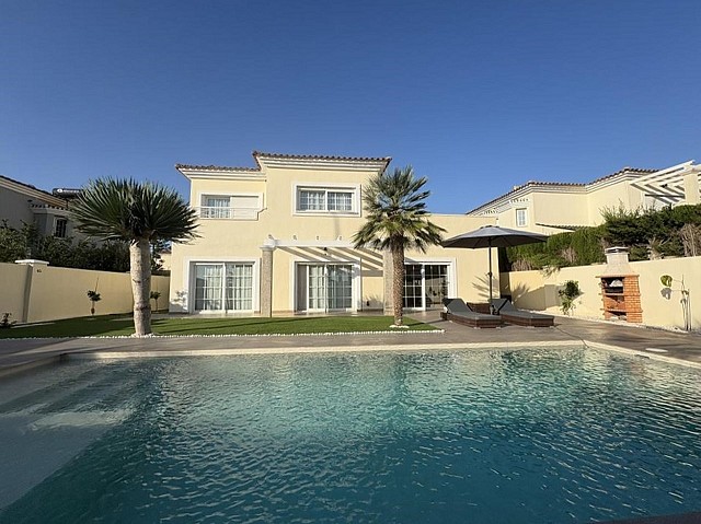 Willa z 4 sypialniami w Altaona Golf