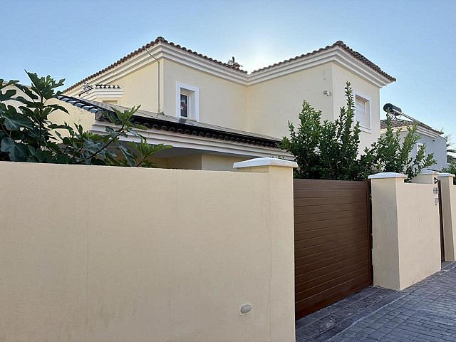 Willa z 4 sypialniami w Altaona Golf