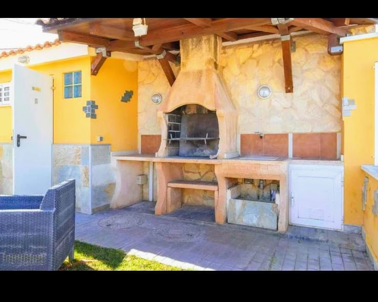 Villa mit 4 Schlafzimmern in Montroy