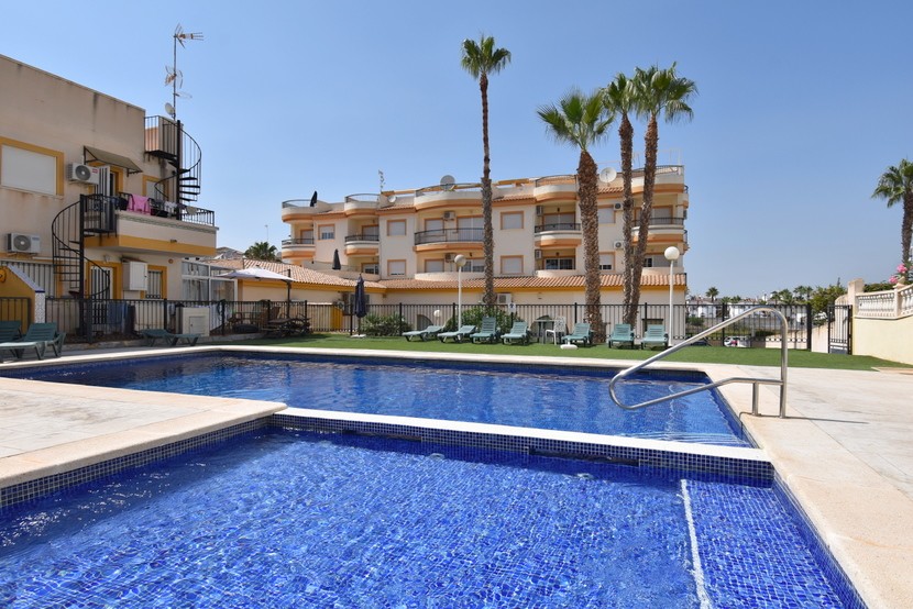 Appartement met 2 slaapkamers in Villamartin