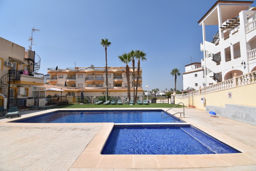 Appartement met 2 slaapkamers in Villamartin