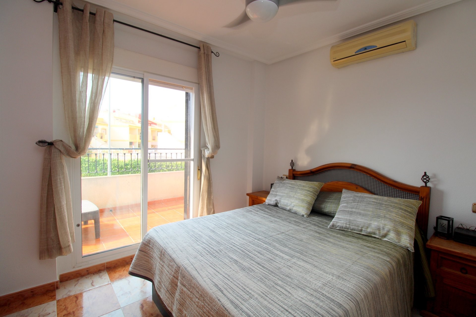 Stadthaus mit 2 Schlafzimmern in La Zenia