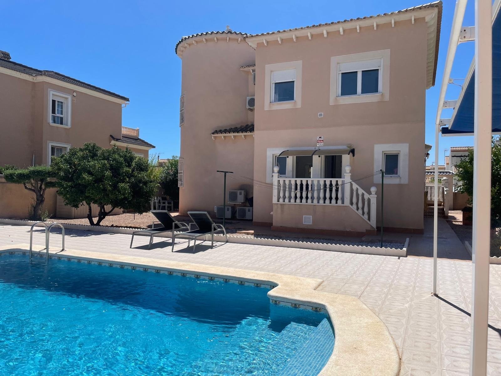 Villa de 4 dormitorios en La Zenia