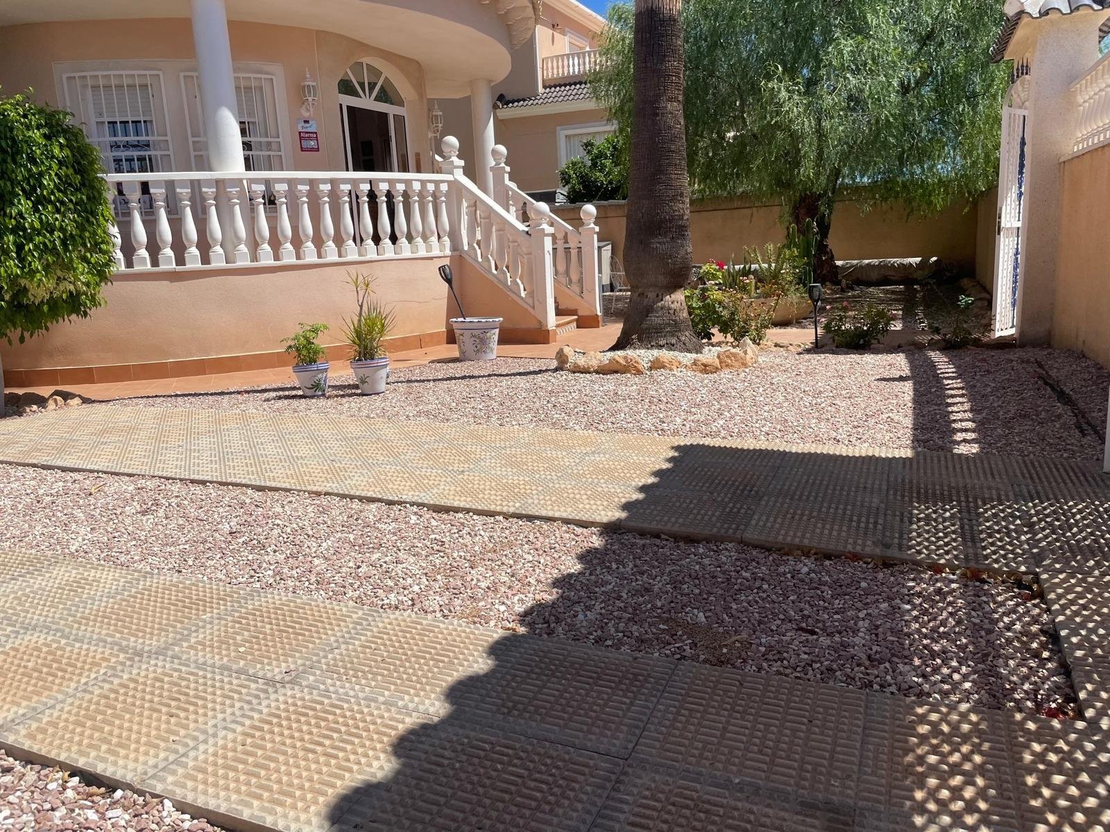 Villa de 4 dormitorios en La Zenia