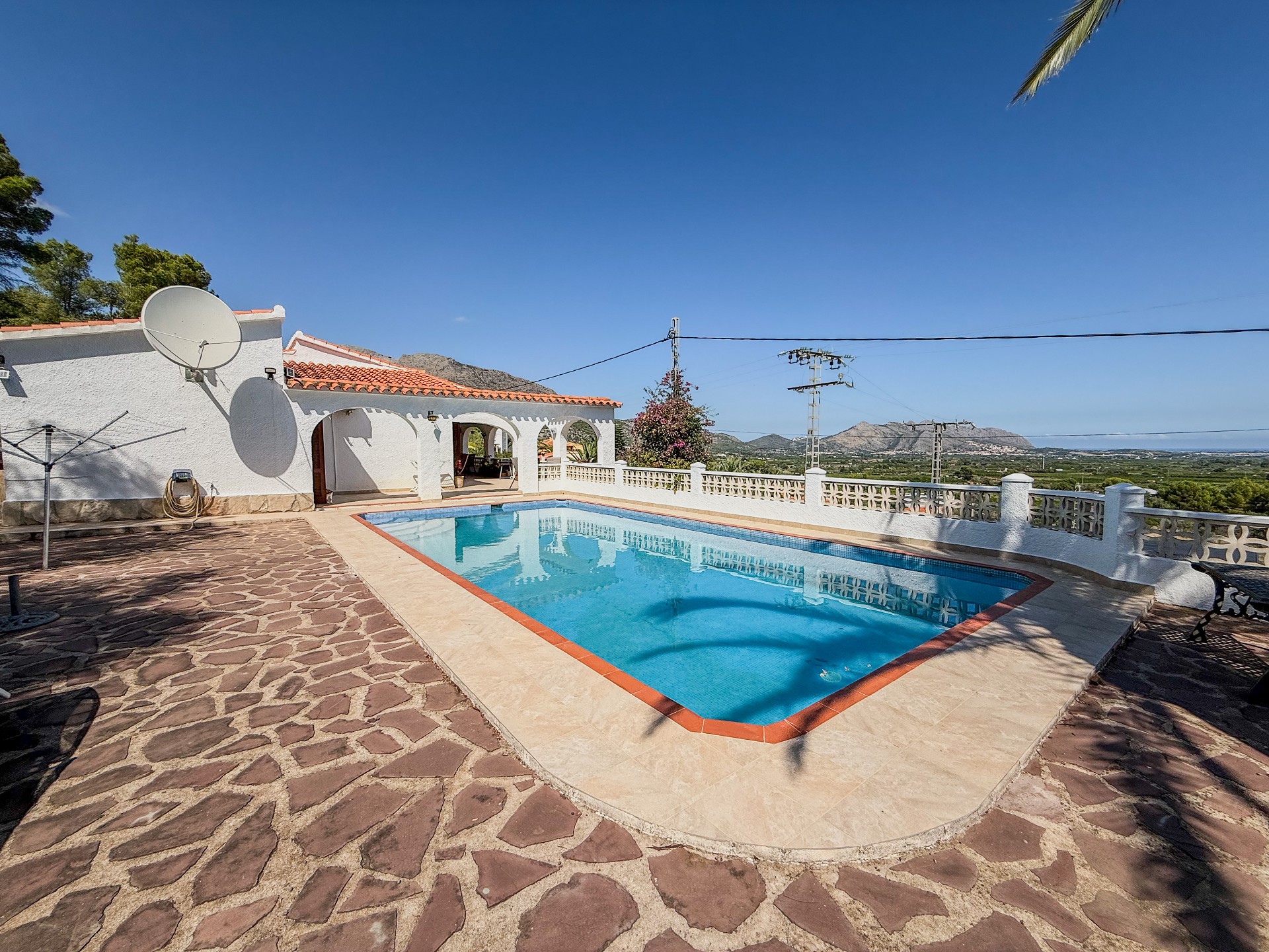 Willa z 4 sypialniami w Orbie