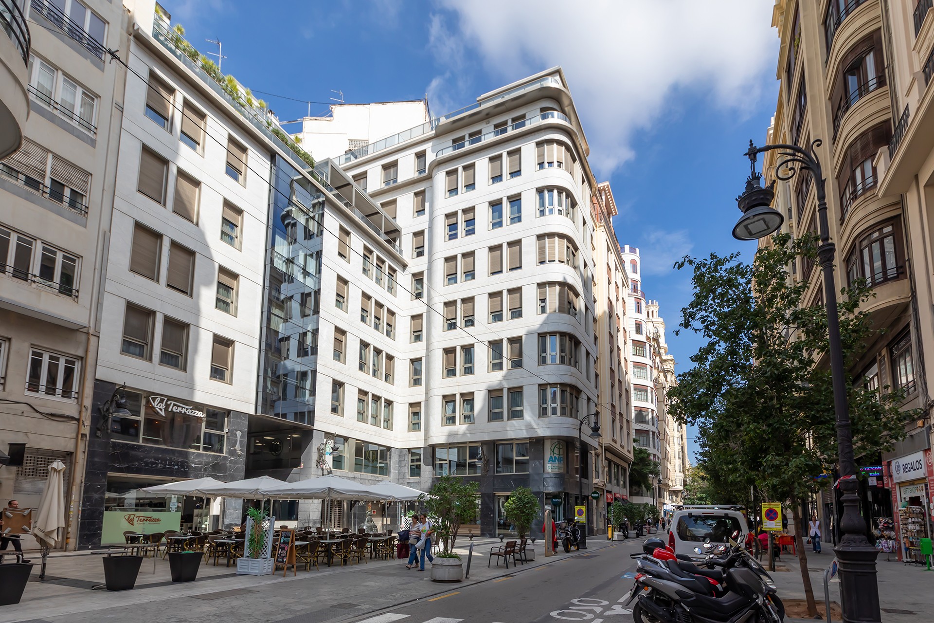 Apartament z 5 sypialniami w Walencji