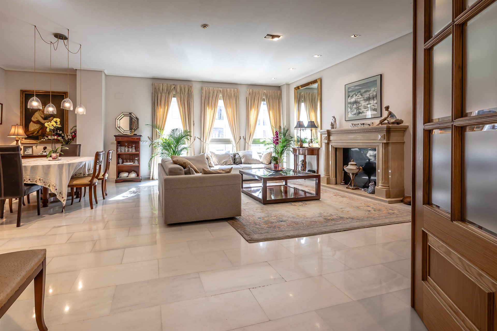 Apartament z 5 sypialniami w Walencji