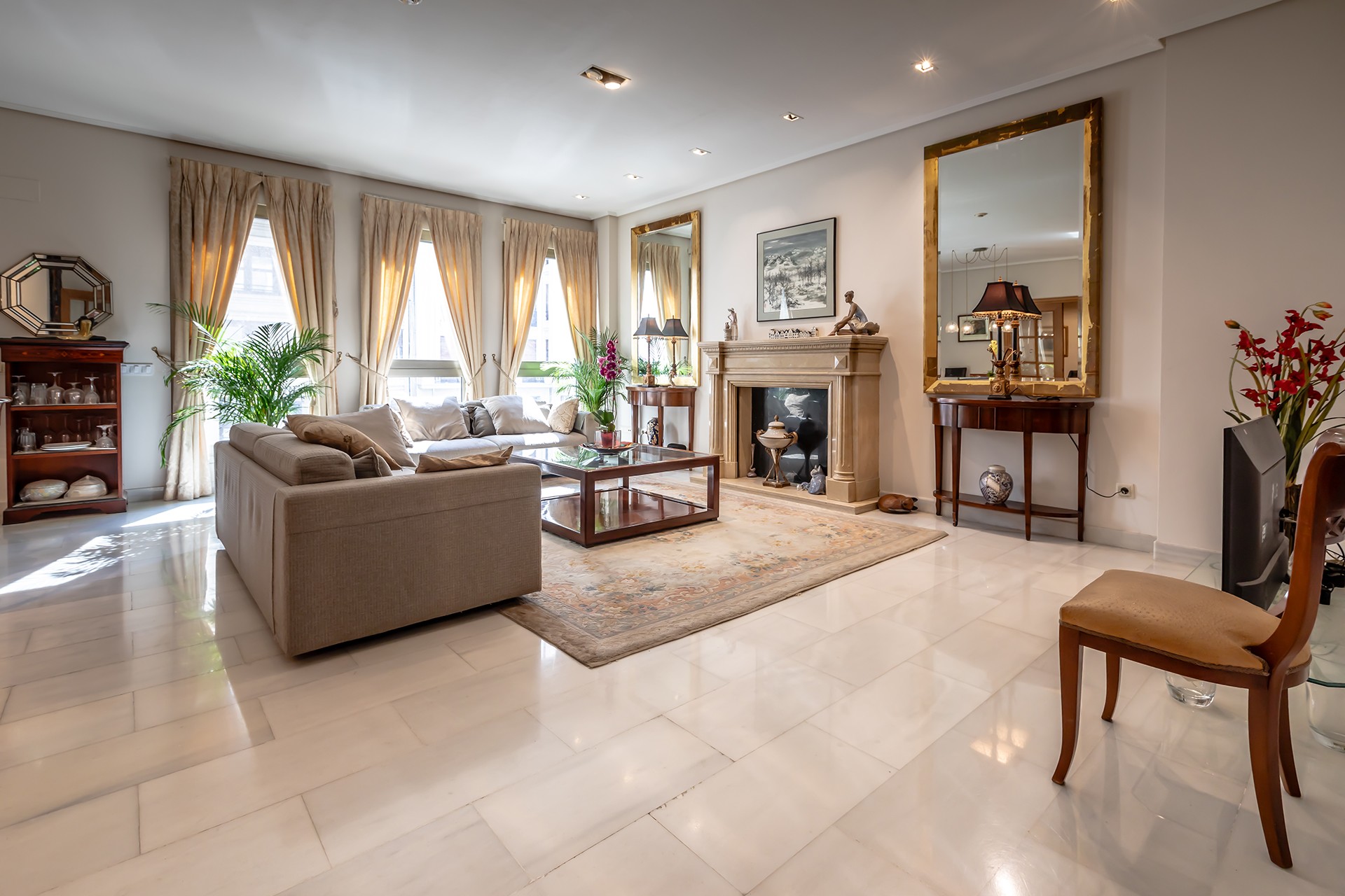 Apartament z 5 sypialniami w Walencji