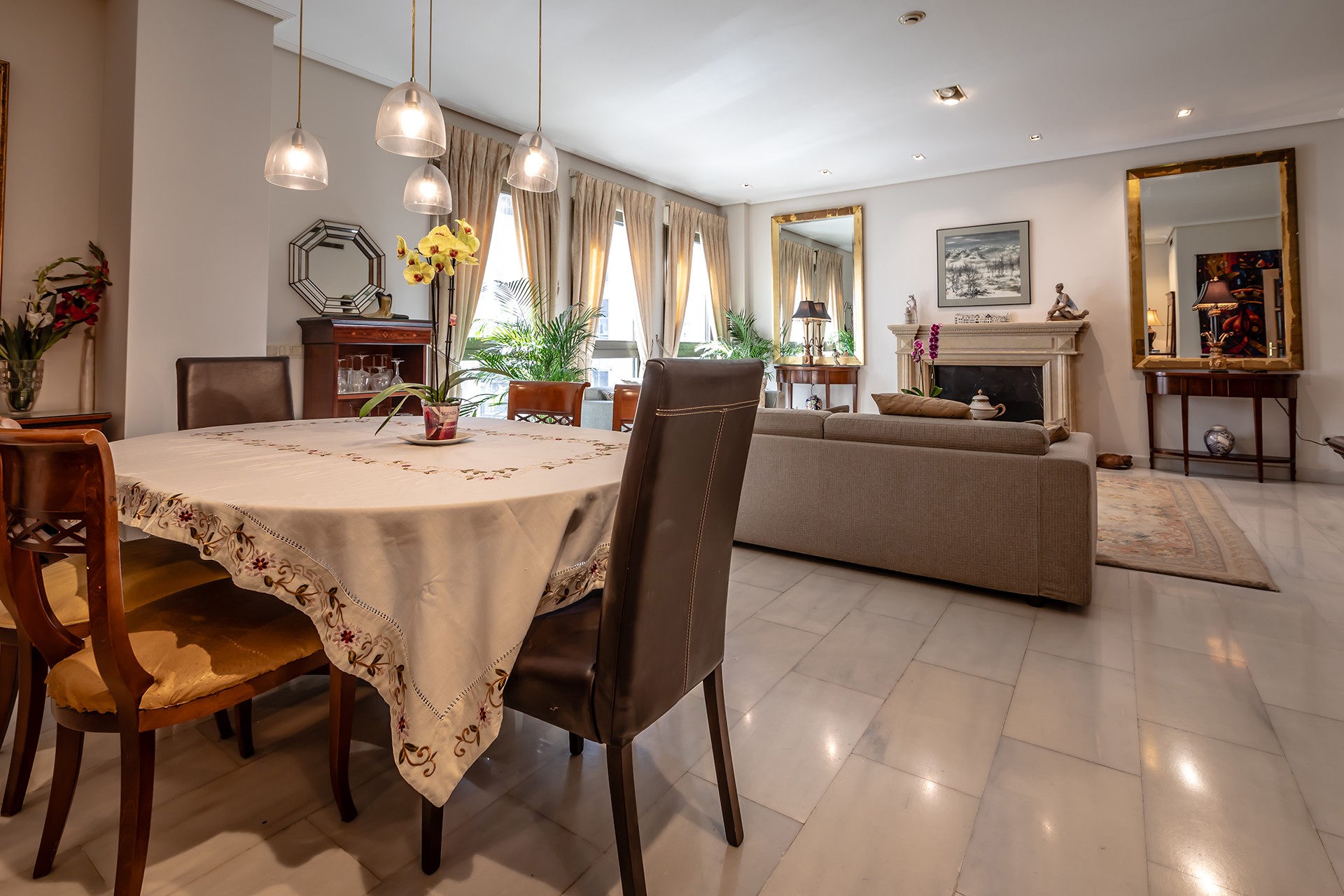 Apartament z 5 sypialniami w Walencji